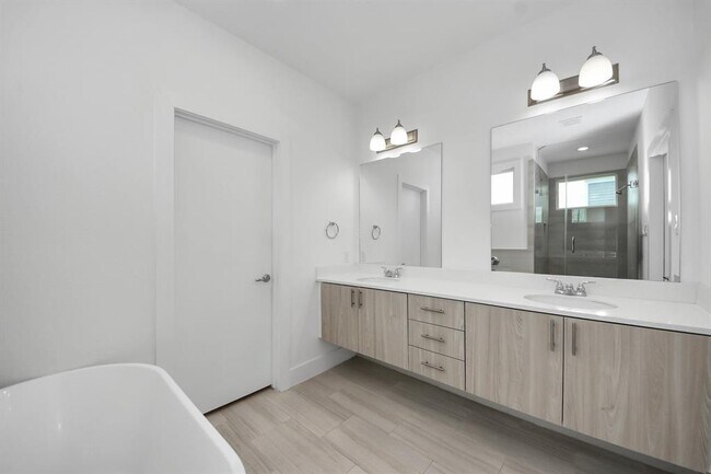 Building Photo - 9654 Habitat St