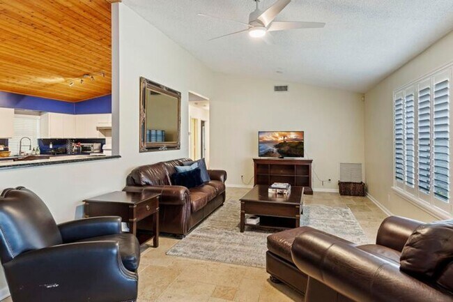 Building Photo - 756 Juniper Pl