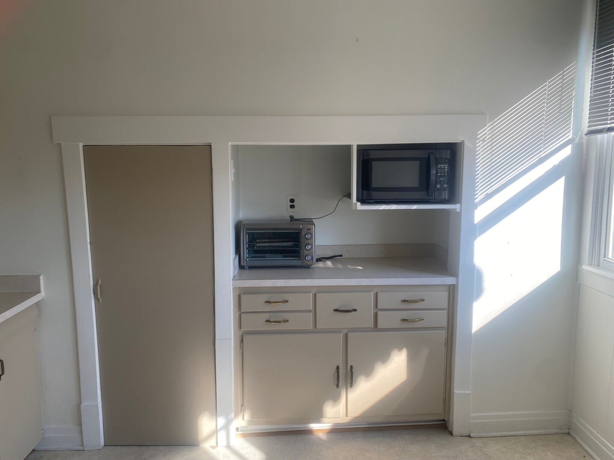 Building Photo - 3337 W 114th St