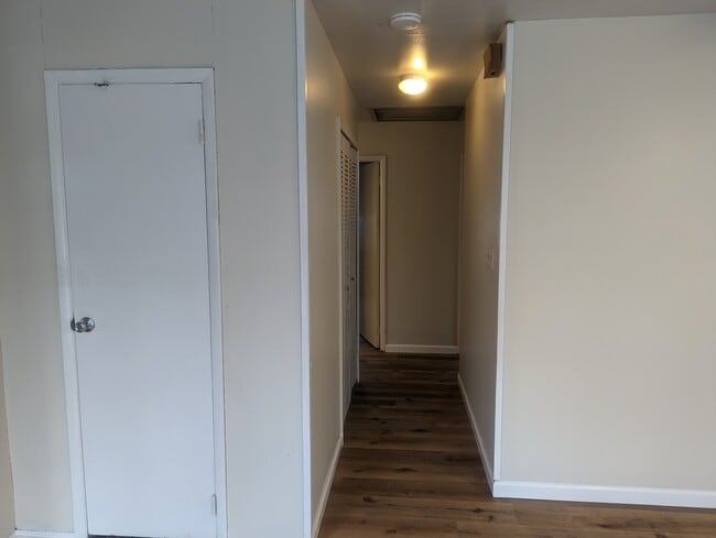 Building Photo - 3312 York Dr