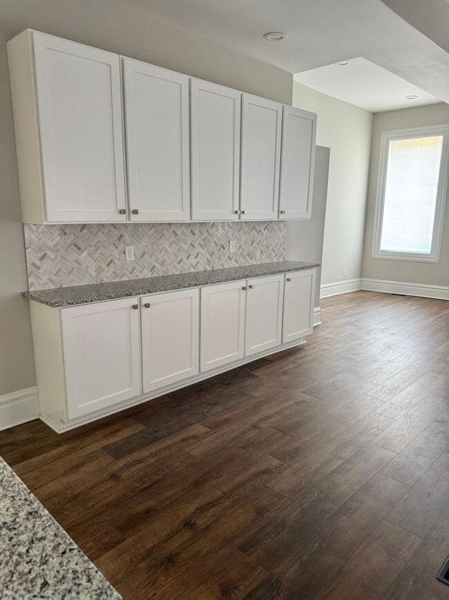 Building Photo - Fox Park 3 Bedroom, 2 1/2 Bath Updated His...