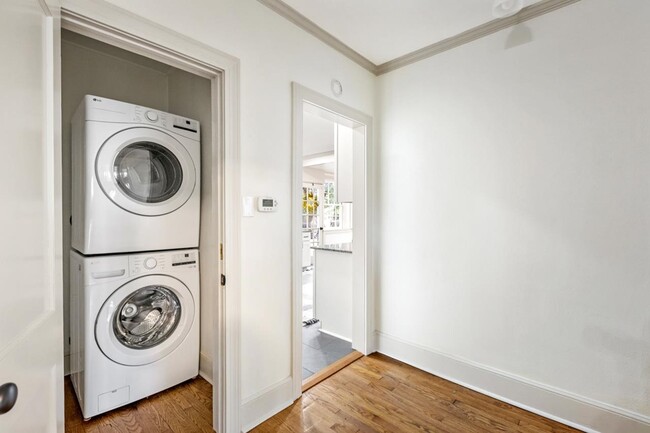 Building Photo - 2014 Golf Terrace Dr