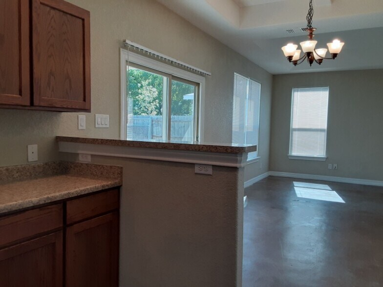 Building Photo - 106 Cornell Ave