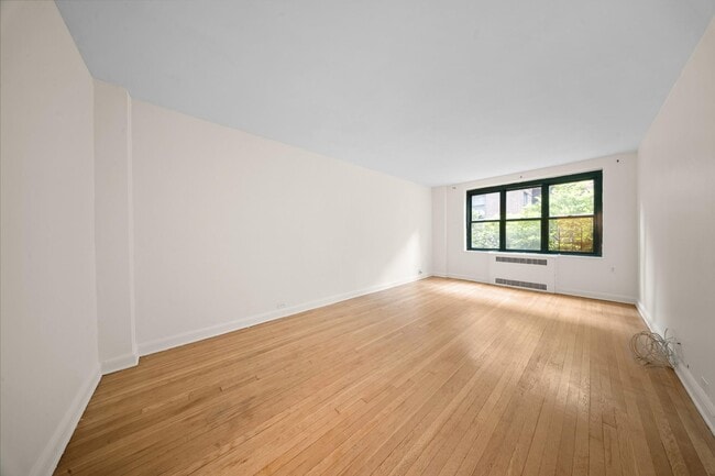 Primary Photo - 78-10 34th Ave