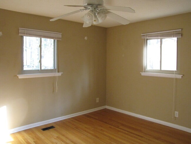 Building Photo - 2813 Dogwood Rd