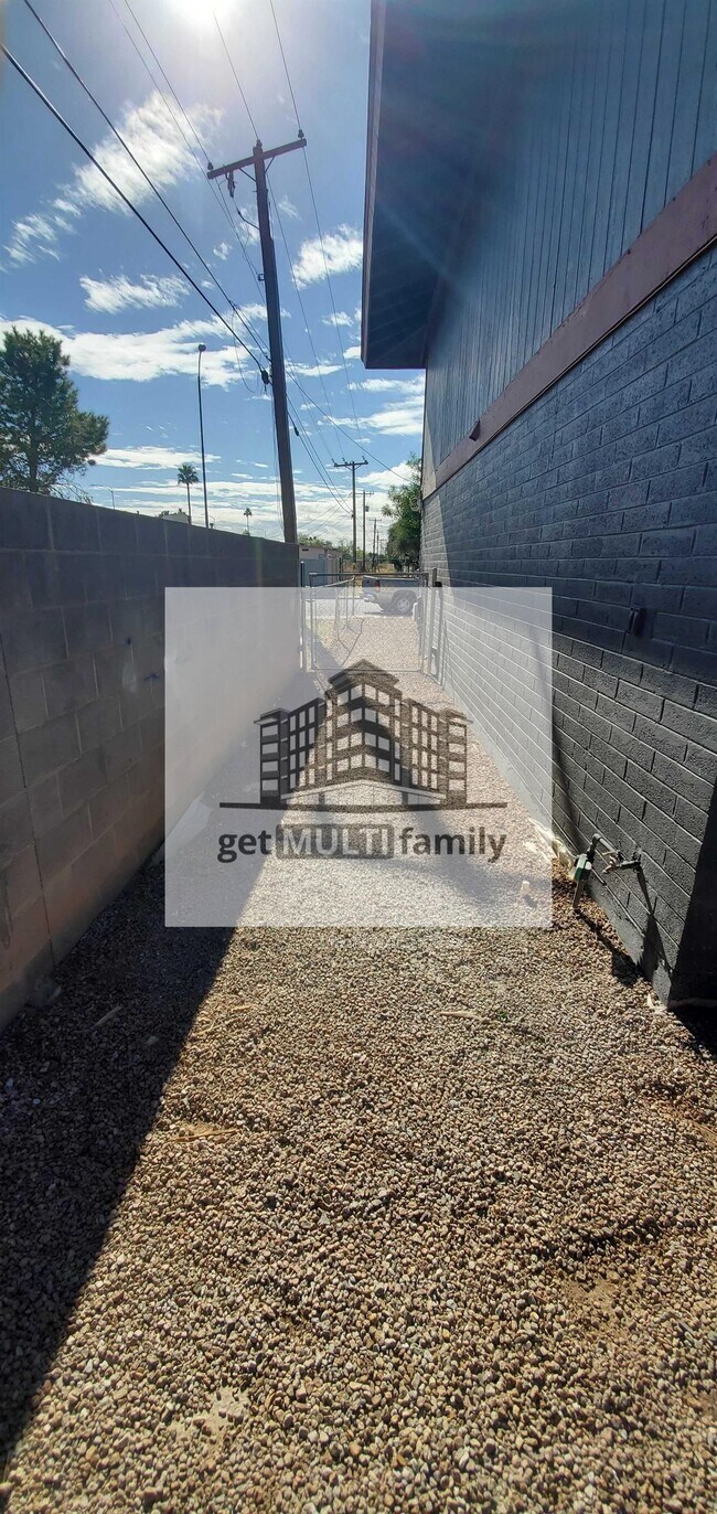 Building Photo - 1766 E 6th Ave