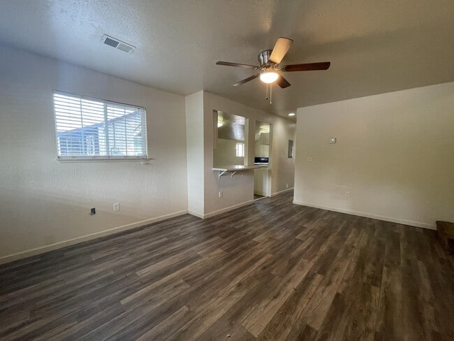 Building Photo - 524 W 1st Ave