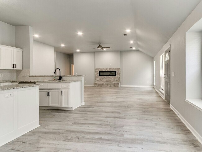 Building Photo - 5612 SE 87th St
