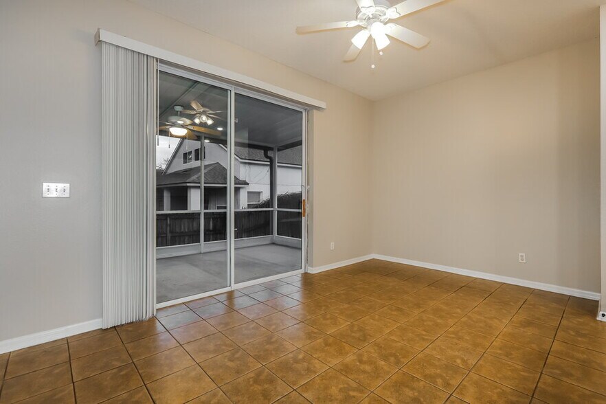 Building Photo - 619 Wave Crest Cir