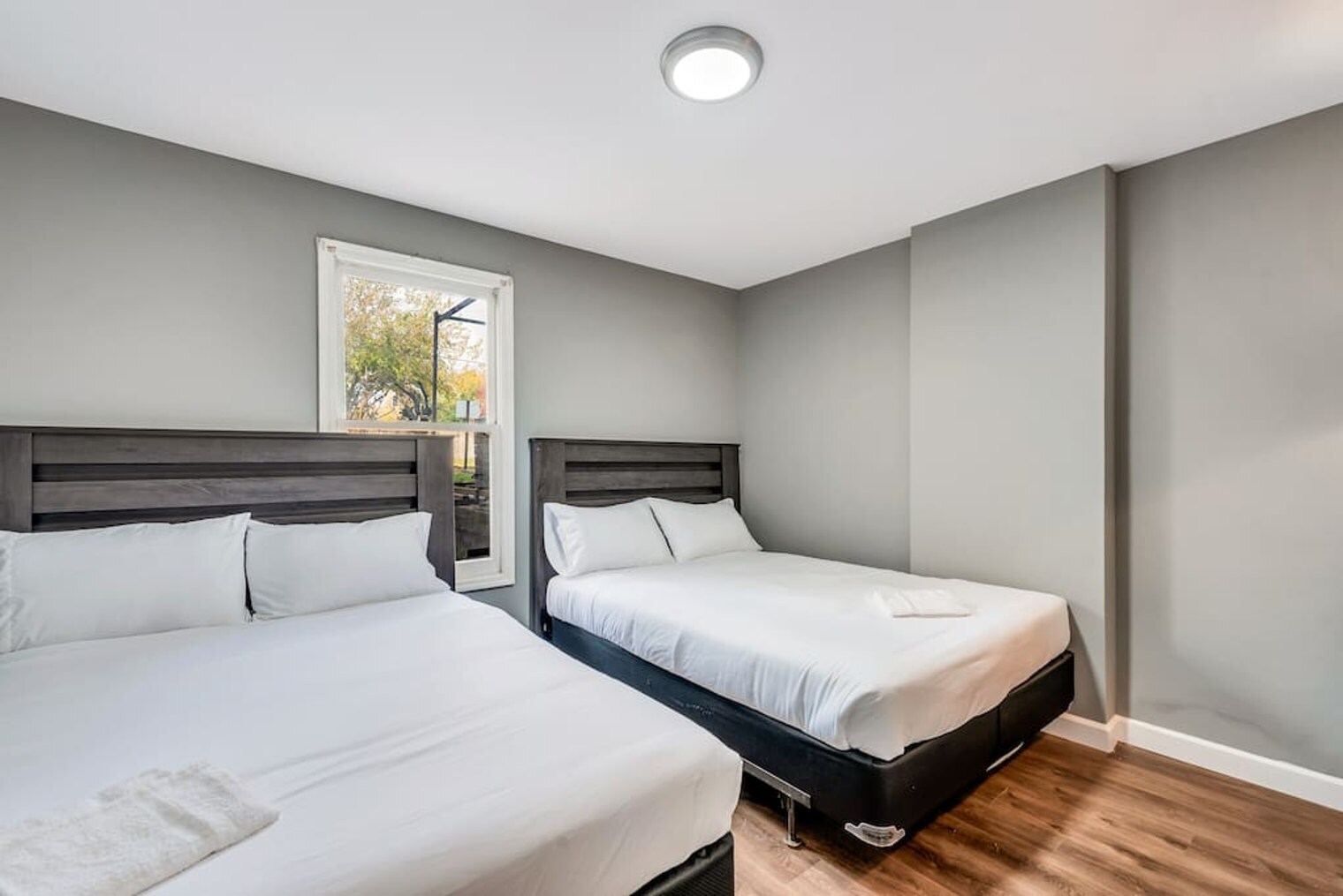 Building Photo - 713 Barton St