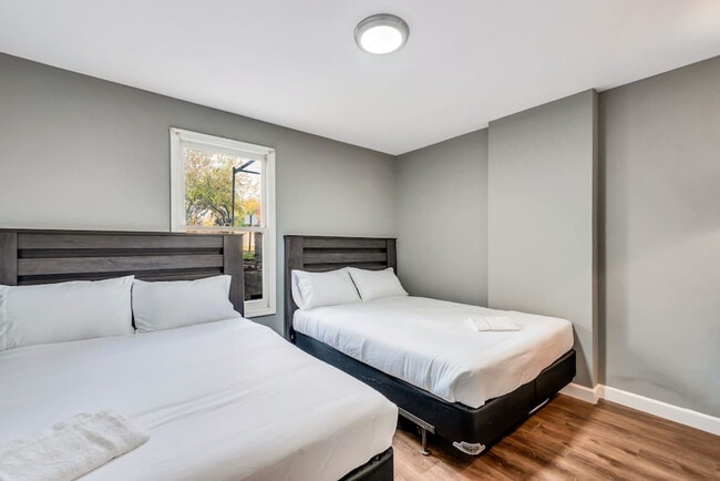 Building Photo - 713 Barton St