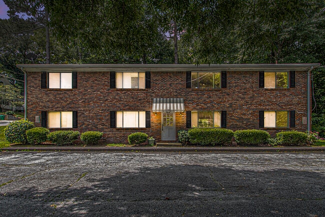 Building Photo - 2430 Coosawattee Dr NE
