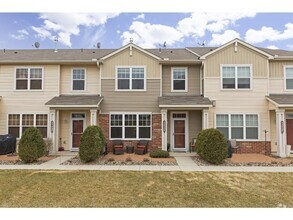 Building Photo - Pristine Woodbury 3 Bedroom Townhouse - Cl...
