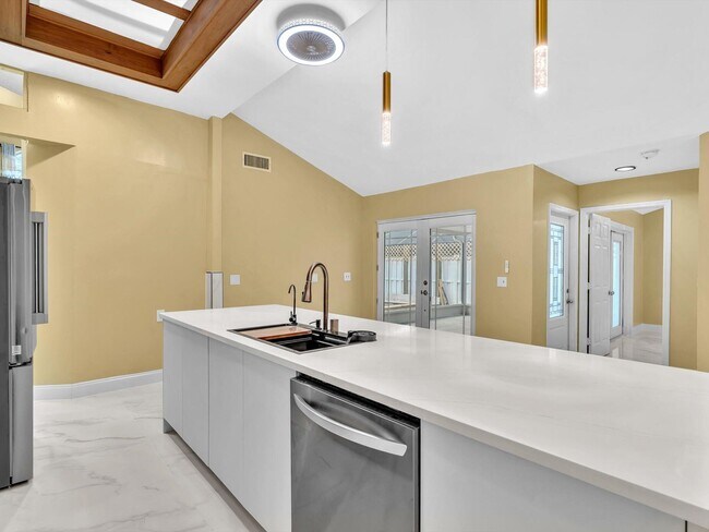 Building Photo - 12549 Woodmill Dr