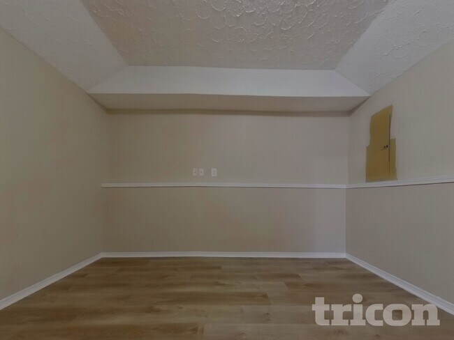 Building Photo - 581 Meadow Spring Dr