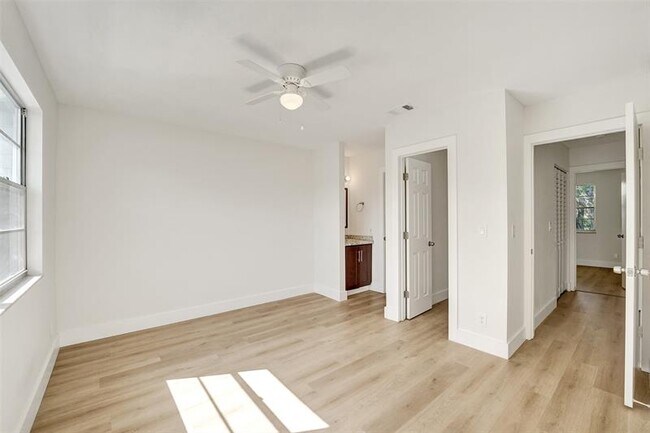 Building Photo - 35 SW 3rd St