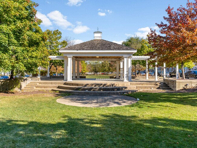 Building Photo - 1053 Symphony Dr