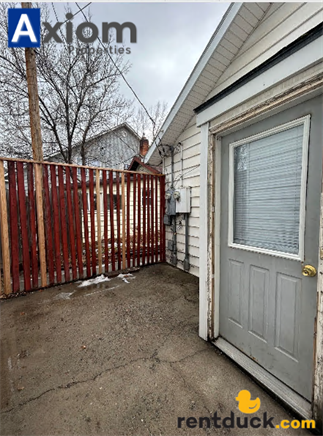 Building Photo - 322 S. 11th-Unit B (downstairs)