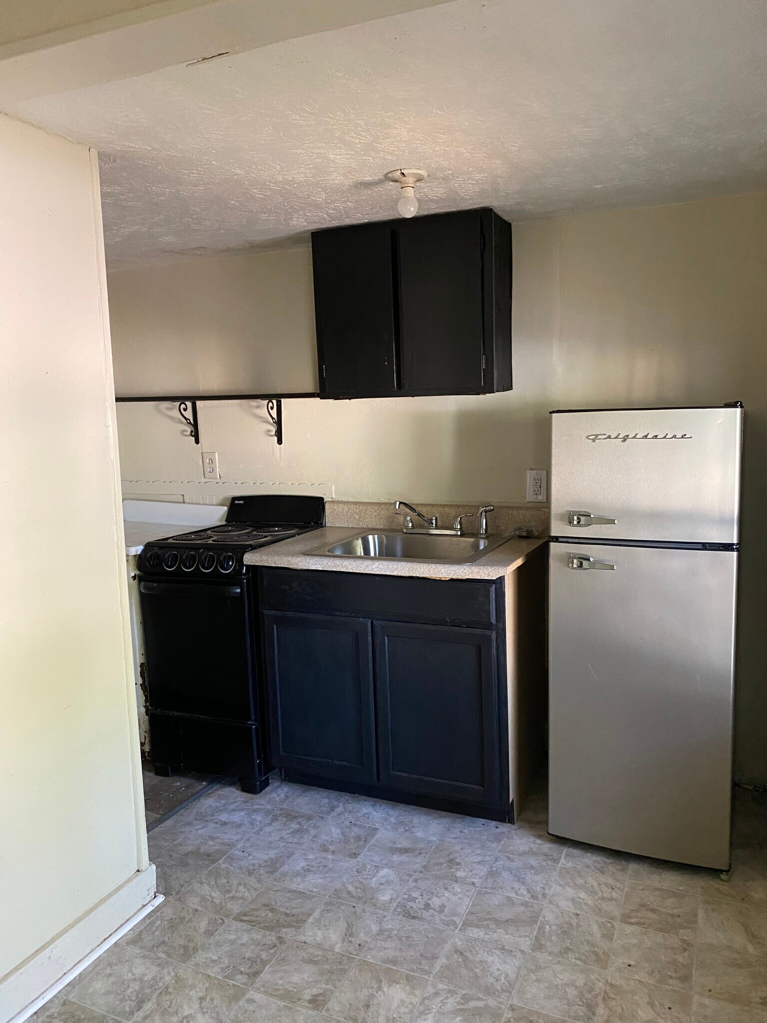 Building Photo - 217 Scott Ave