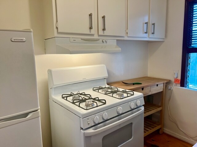 kitchen - 952 1/2 Hyperion Ave