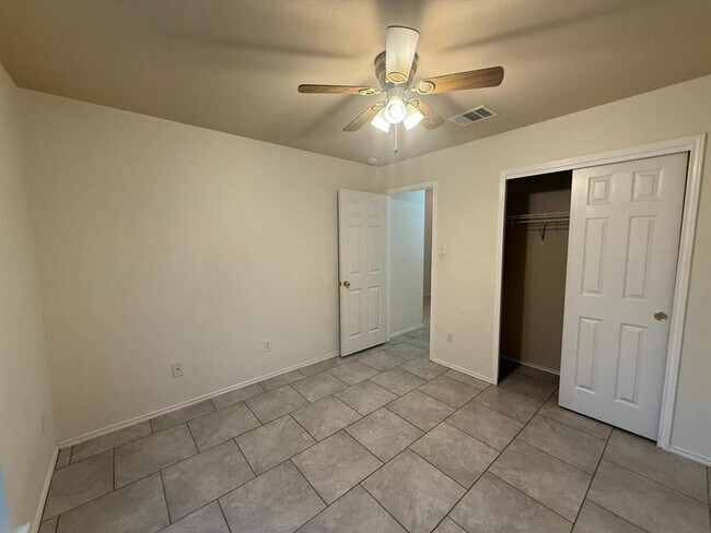Building Photo - 2721 Breezy Point Cove