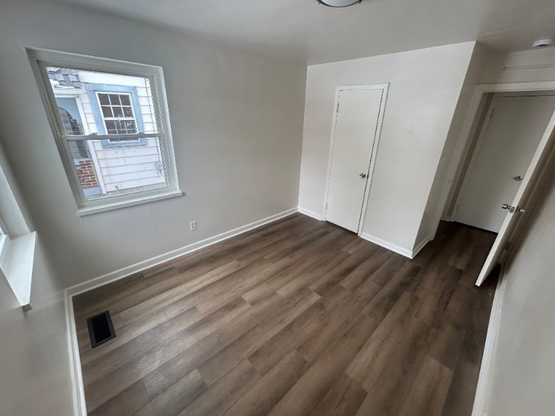 Building Photo - 2616 Newport Ave