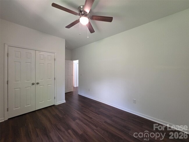 Building Photo - 595 Foxwood Dr SE