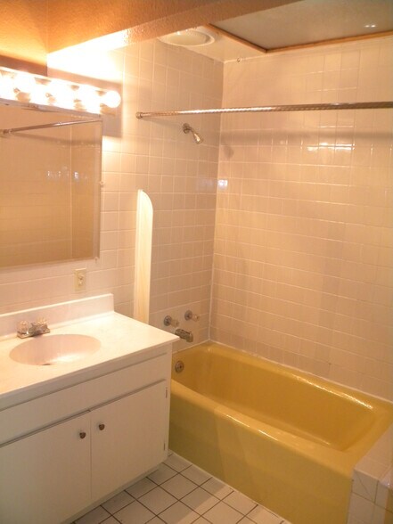 Bathroom - 410 5th St NE