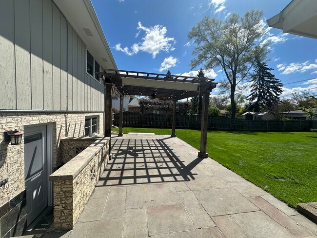 Building Photo - 130 Bonnie Brae Ave
