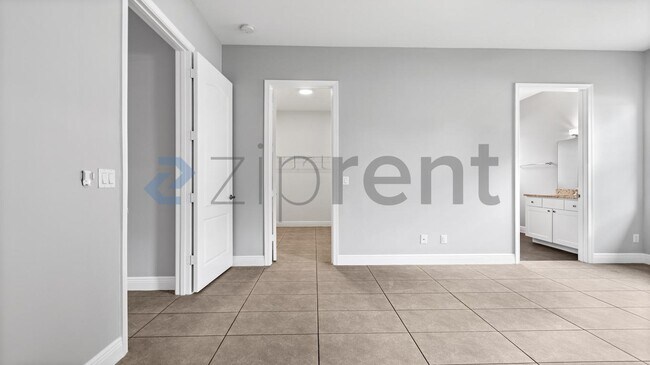 Building Photo - Unit