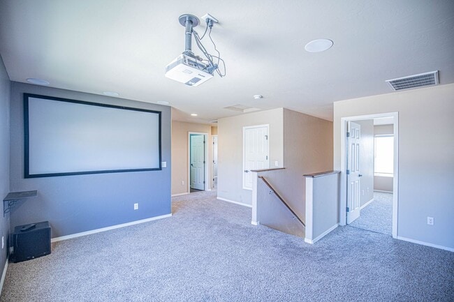 Building Photo - 4 Bedroom 3 bath Beautiful Home
