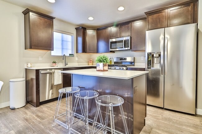 Building Photo - 1063 W Osprey Dr