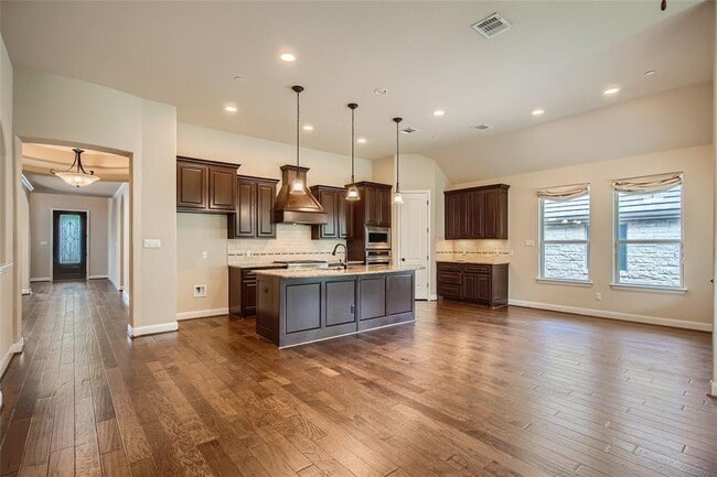 Building Photo - 207 Maxwell Way