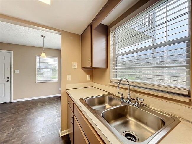 Building Photo - 4223 Parkside Dr