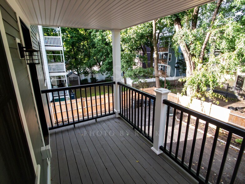 Building Photo - 88 Rossmore Rd