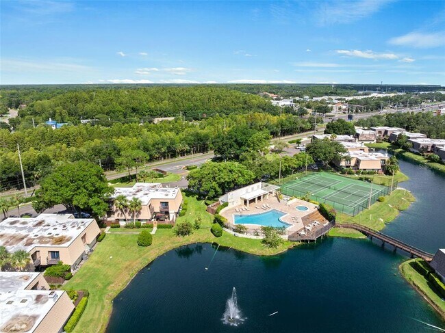 Building Photo - 15319 W Pond Woods Dr