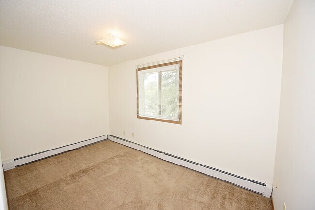 Building Photo - 411 5th Ave S
