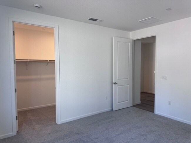 Building Photo - Lovely, spacious and brand new construction at the new Loma Rica Ranch