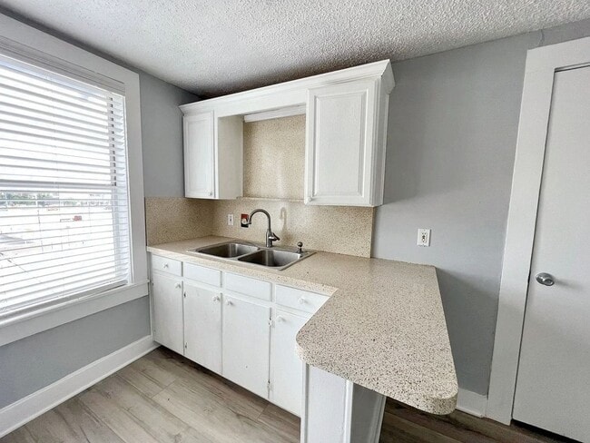 Building Photo - 5637 Birchman Ave