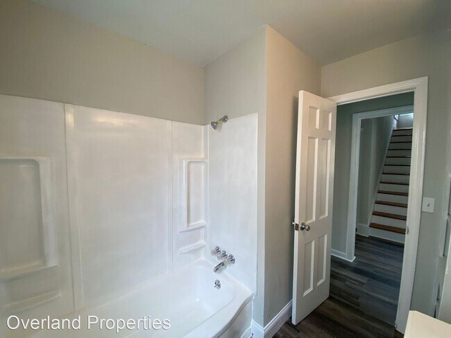 Building Photo - 3 br, 1 bath House - 19601 Sunset Dr