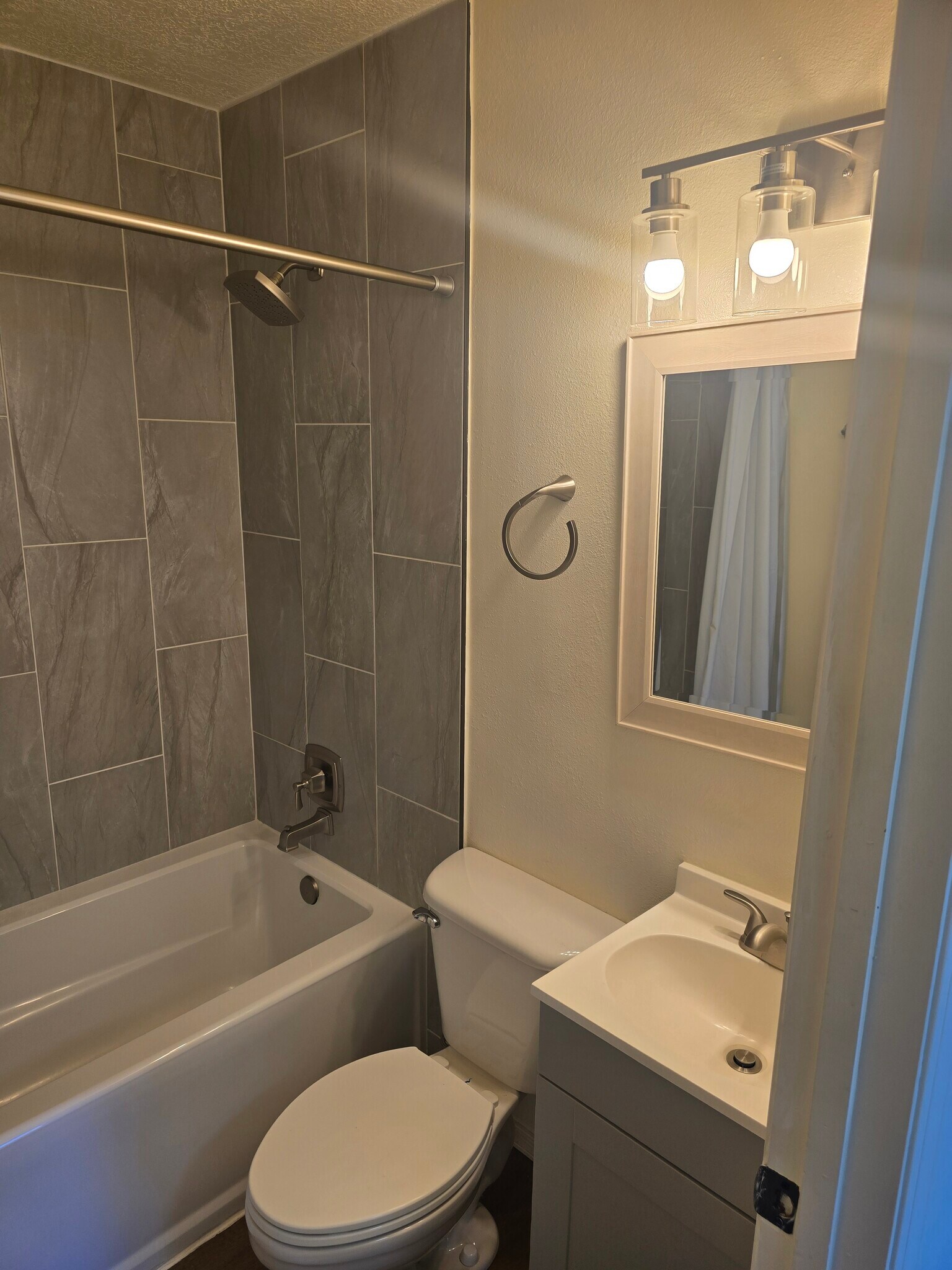 Building Photo - 1715 Siri Dharma Ct