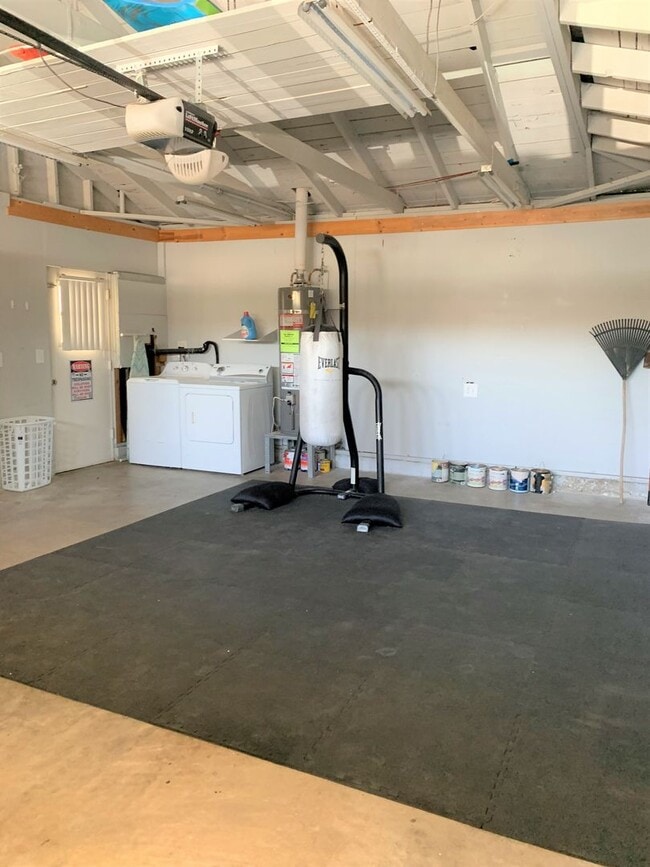 Building Photo - ***BEAUTIFUL 3 BEDROOM, 2 BATH HOUSE COMIN...