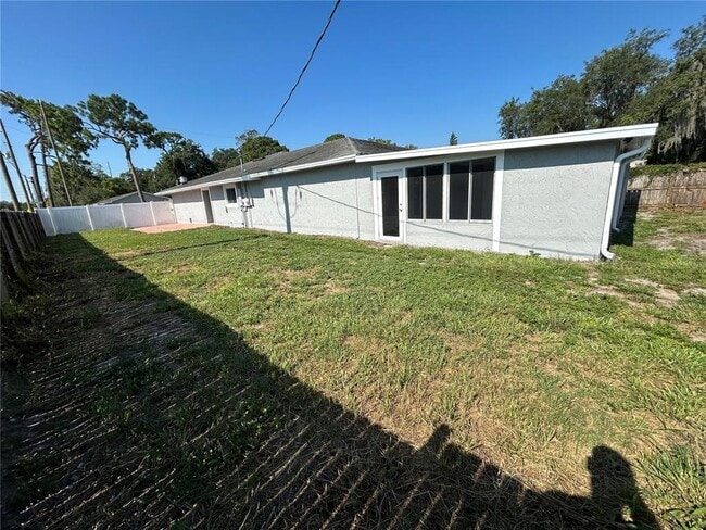 Building Photo - 775 E Magnolia Ave