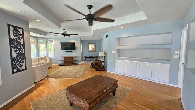 Building Photo - Prestigious Kailuana Loop.  Pool, Garage, ...
