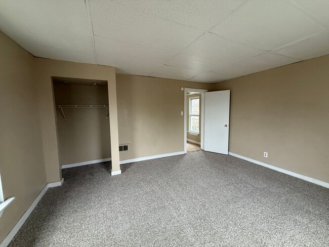 Building Photo - 3 bedroom Home