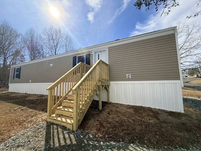 Building Photo - 751 Kernodle Ln