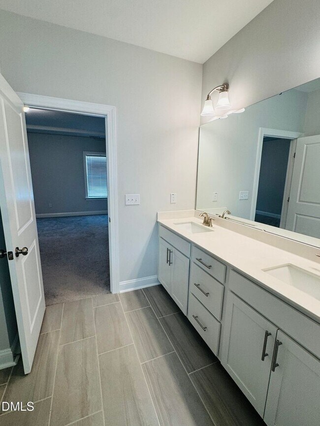 Building Photo - Stunning 4 Bedroom 3 Bathroom Single Family Home with 1st floor office w/ FREE high-speed interne...