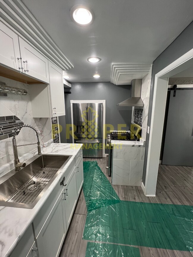 Building Photo - 1 bedroom 1 bathroom house
