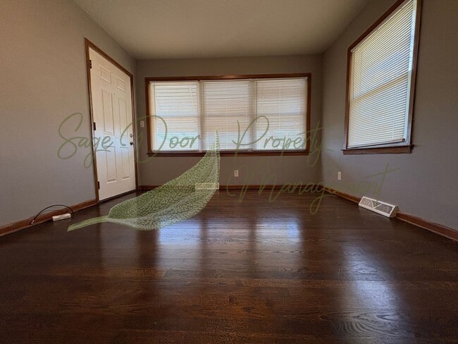 Building Photo - 3213-3215 Marsh Ave