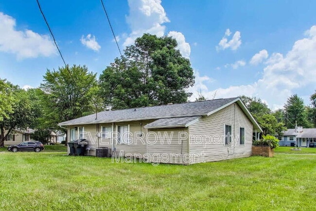 Building Photo - 546 Mooreland Dr